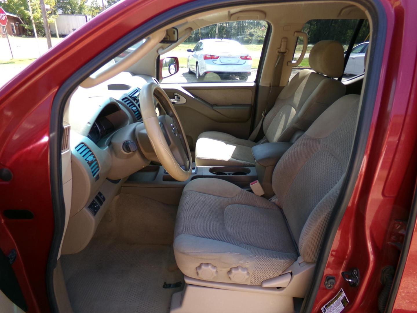 2007 Sonoma Sunset Pearl /tan Nissan Frontier LE Crew Cab 2WD (1N6AD07U87C) with an 4.0L V6 DOHC 24V engine, 5-Speed Automatic Overdrive transmission, located at 401 First NE, Bearden, AR, 71720, (870) 687-3414, 33.726528, -92.611519 - Photo#4