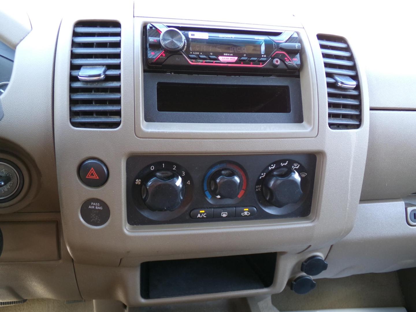 2007 Sonoma Sunset Pearl /tan Nissan Frontier LE Crew Cab 2WD (1N6AD07U87C) with an 4.0L V6 DOHC 24V engine, 5-Speed Automatic Overdrive transmission, located at 401 First NE, Bearden, AR, 71720, (870) 687-3414, 33.726528, -92.611519 - Photo#6