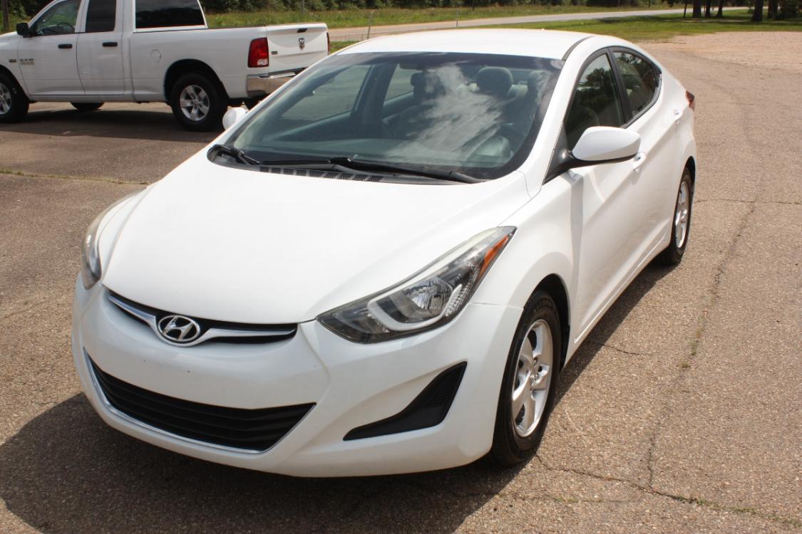 2015 White /cream Hyundai Elantra Limited (5NPDH4AE0FH) with an 1.8L L4 DOHC 16V engine, 6-Speed Automatic transmission, located at 401 First NE, Bearden, AR, 71720, (870) 687-3414, 33.726528, -92.611519 - Photo #0