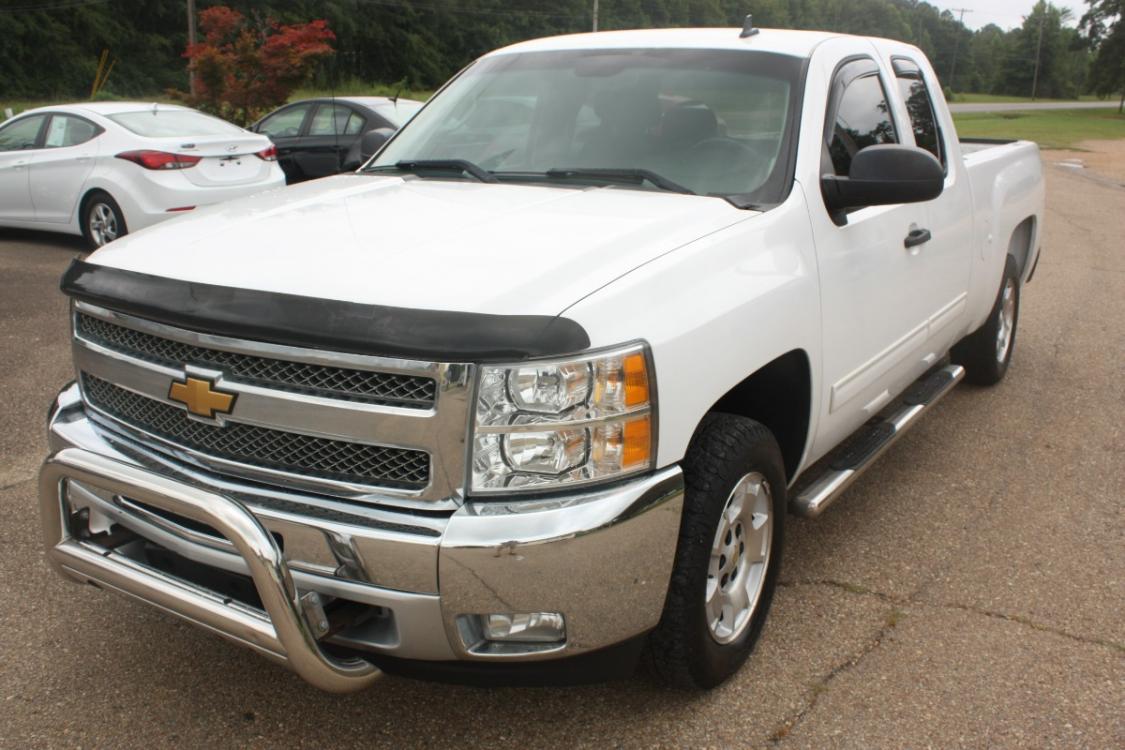 2012 White /black Chevrolet Silverado 1500 LT Ext. Cab 2WD (1GCRCSE05CZ) with an 5.3L V8 OHV 16V FFV engine, 6-Speed Automatic transmission, located at 401 First NE, Bearden, AR, 71720, (870) 687-3414, 33.726528, -92.611519 - Photo #0