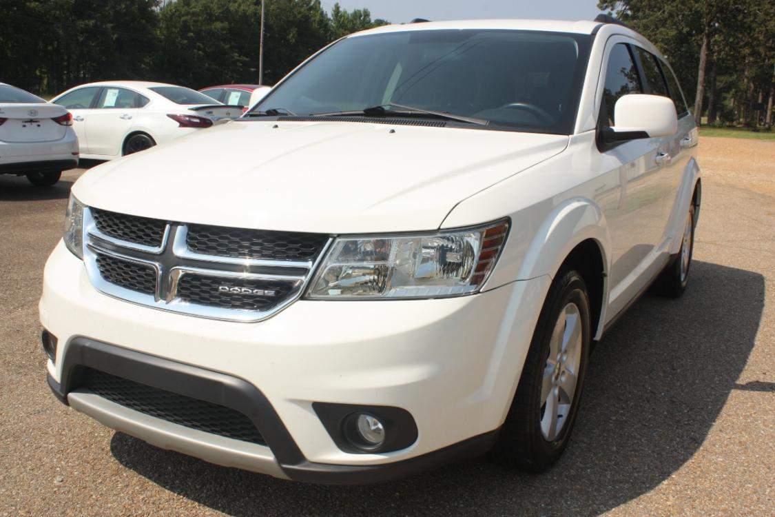 2012 White /Black Dodge Journey SXT (3C4PDCBG4CT) with an 3.6L V6 DOHC 24V engine, 6-Speed Automatic transmission, located at 401 First NE, Bearden, AR, 71720, (870) 687-3414, 33.726528, -92.611519 - Photo #0