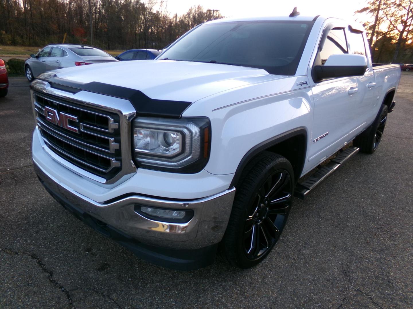 2016 Olympic White /tan GMC Sierra 1500 SLE Double Cab 4WD (1GTV2MEHXGZ) with an 4.3L V6 OHV 12V engine, 6A transmission, located at 401 First NE, Bearden, AR, 71720, (870) 687-3414, 33.726528, -92.611519 - Photo#0