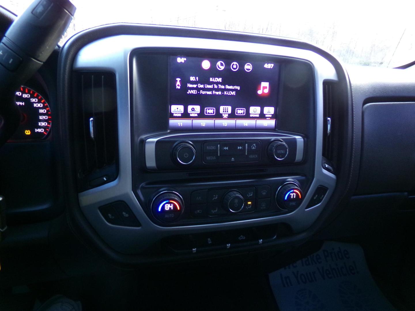 2016 Olympic White /tan GMC Sierra 1500 SLE Double Cab 4WD (1GTV2MEHXGZ) with an 4.3L V6 OHV 12V engine, 6A transmission, located at 401 First NE, Bearden, AR, 71720, (870) 687-3414, 33.726528, -92.611519 - Photo#10