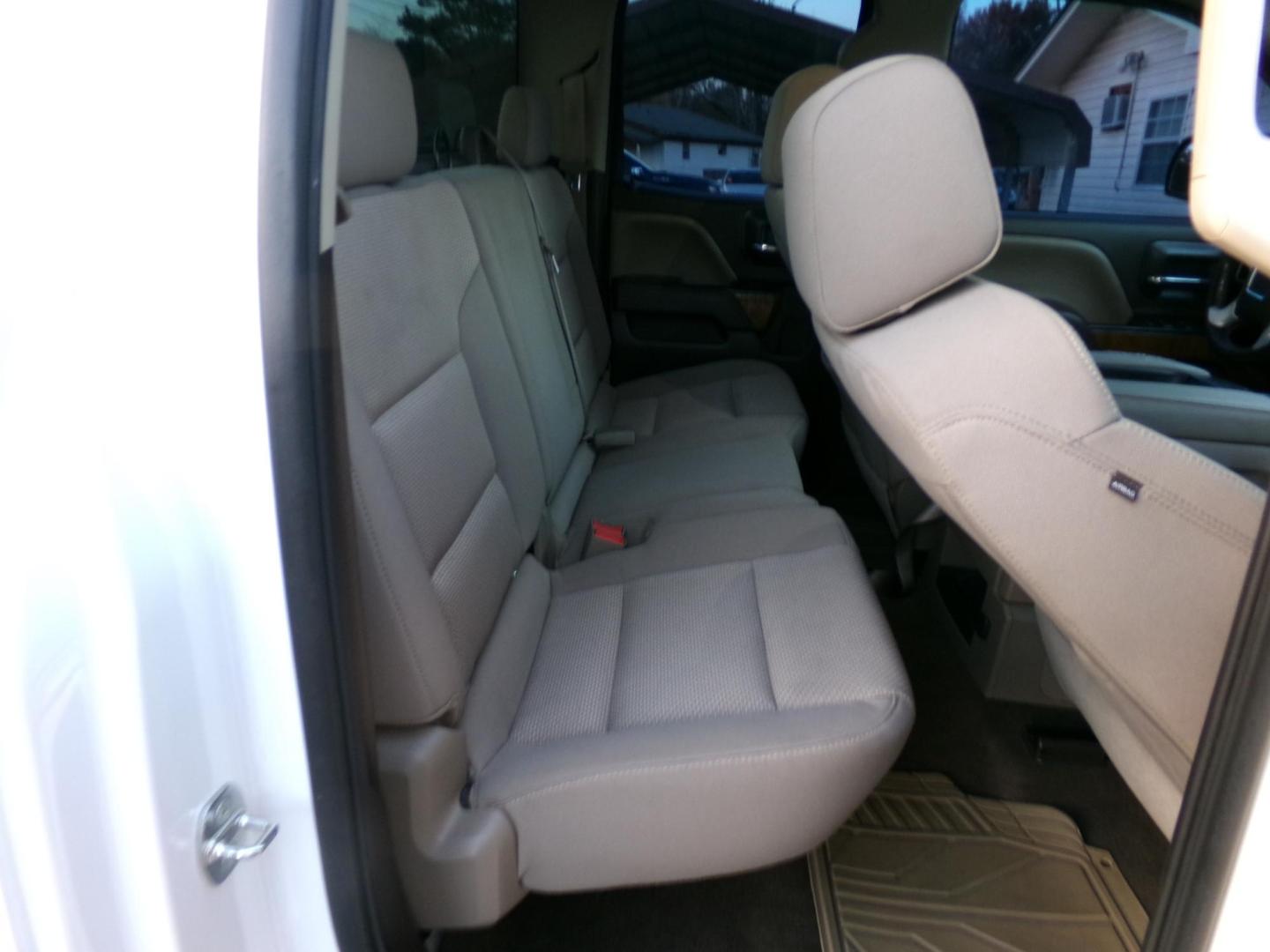 2016 Olympic White /tan GMC Sierra 1500 SLE Double Cab 4WD (1GTV2MEHXGZ) with an 4.3L V6 OHV 12V engine, 6A transmission, located at 401 First NE, Bearden, AR, 71720, (870) 687-3414, 33.726528, -92.611519 - Photo#18