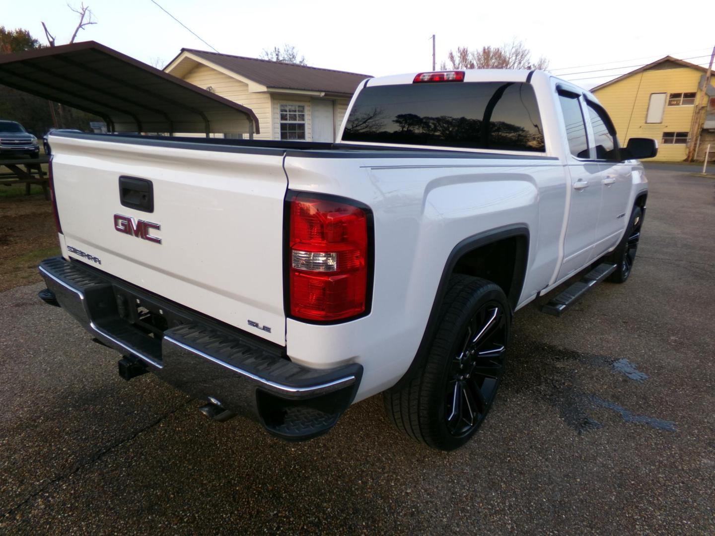 2016 Olympic White /tan GMC Sierra 1500 SLE Double Cab 4WD (1GTV2MEHXGZ) with an 4.3L V6 OHV 12V engine, 6A transmission, located at 401 First NE, Bearden, AR, 71720, (870) 687-3414, 33.726528, -92.611519 - Photo#21