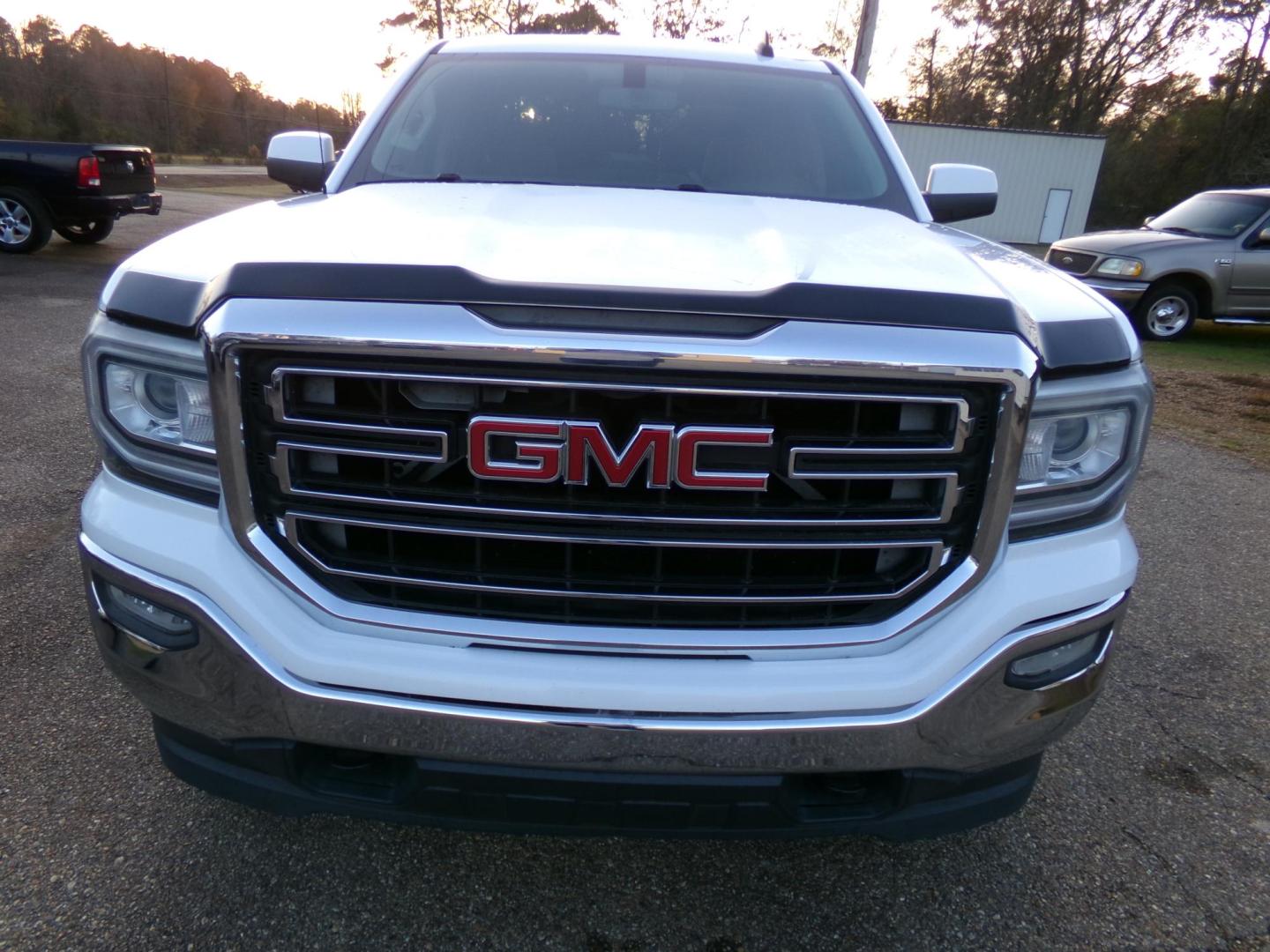 2016 Olympic White /tan GMC Sierra 1500 SLE Double Cab 4WD (1GTV2MEHXGZ) with an 4.3L V6 OHV 12V engine, 6A transmission, located at 401 First NE, Bearden, AR, 71720, (870) 687-3414, 33.726528, -92.611519 - Photo#23