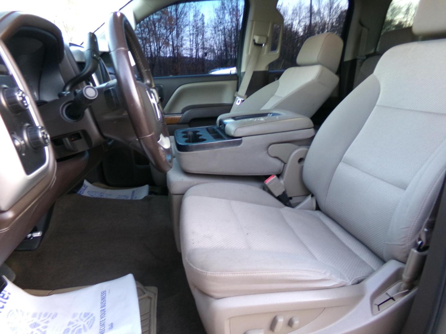 2016 Olympic White /tan GMC Sierra 1500 SLE Double Cab 4WD (1GTV2MEHXGZ) with an 4.3L V6 OHV 12V engine, 6A transmission, located at 401 First NE, Bearden, AR, 71720, (870) 687-3414, 33.726528, -92.611519 - Photo#8