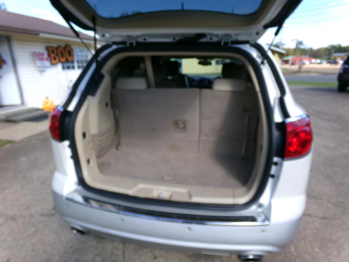 2012 White Diamond Pearl /Tan Buick Enclave Premium AWD (5GAKVDED1CJ) with an 3.6L V6 DOHC 24V engine, 6-Speed Automatic Overdrive transmission, located at 401 First NE, Bearden, AR, 71720, (870) 687-3414, 33.726528, -92.611519 - Photo#3