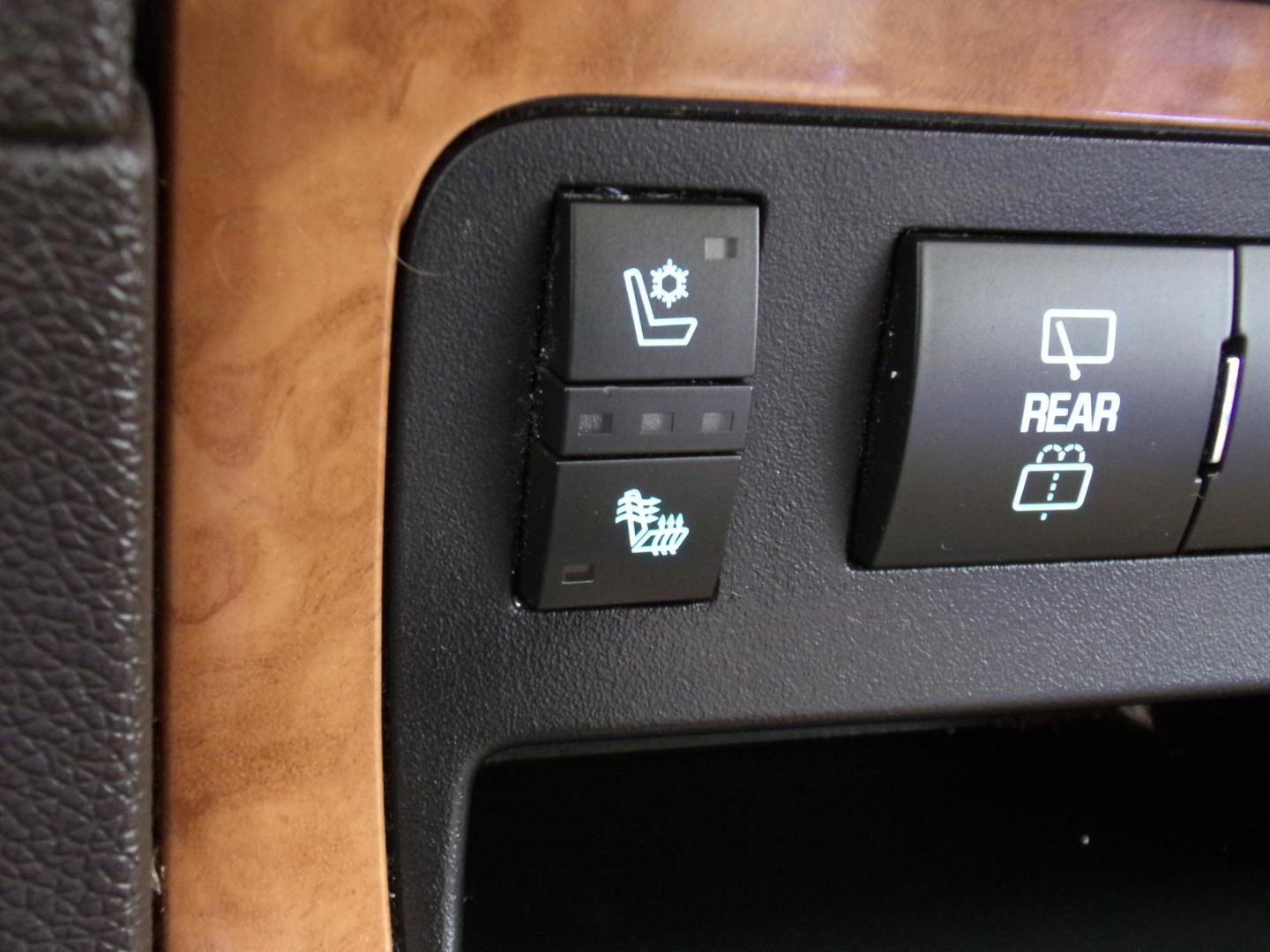 2012 White Diamond Pearl /Tan Buick Enclave Premium AWD (5GAKVDED1CJ) with an 3.6L V6 DOHC 24V engine, 6-Speed Automatic Overdrive transmission, located at 401 First NE, Bearden, AR, 71720, (870) 687-3414, 33.726528, -92.611519 - Photo#14