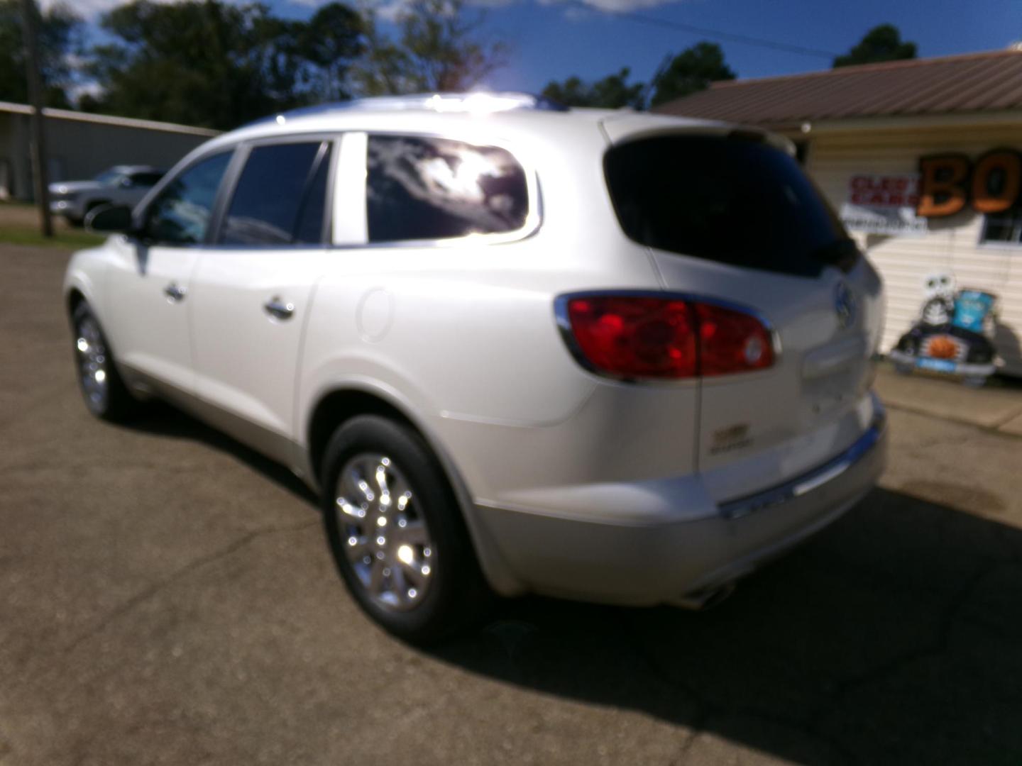 2012 White Diamond Pearl /Tan Buick Enclave Premium AWD (5GAKVDED1CJ) with an 3.6L V6 DOHC 24V engine, 6-Speed Automatic Overdrive transmission, located at 401 First NE, Bearden, AR, 71720, (870) 687-3414, 33.726528, -92.611519 - Photo#21