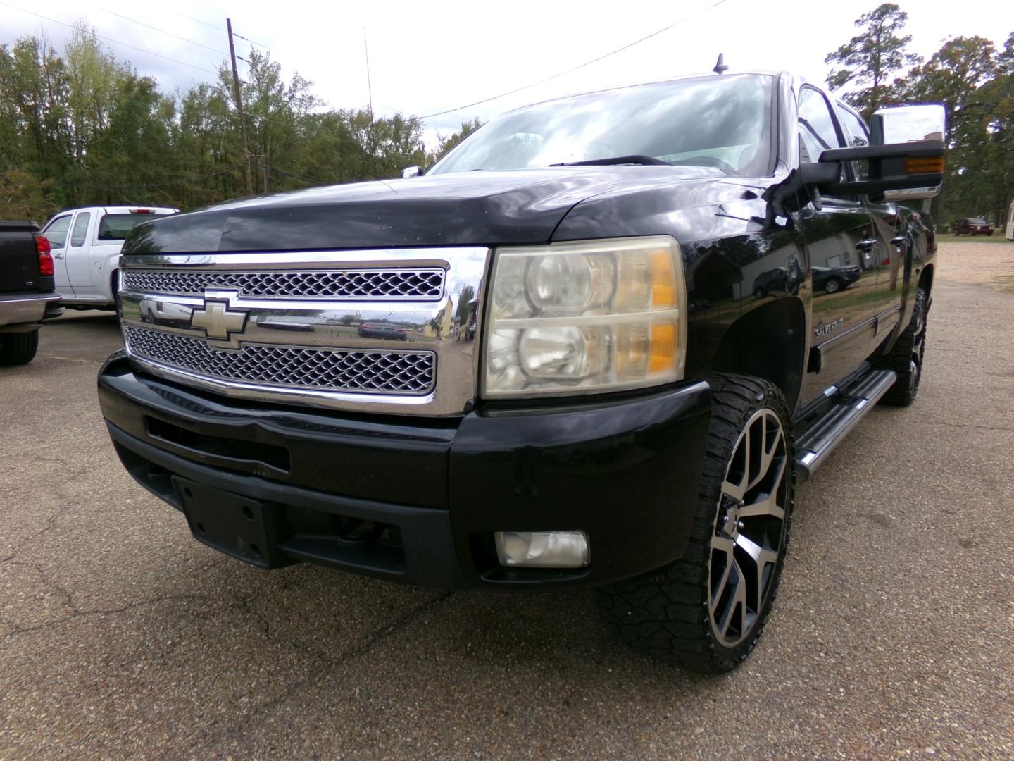2010 Black /Tan Chevrolet Silverado 1500 LTZ Crew Cab 4WD (3GCRKTE31AG) with an 5.3L V8 OHV 16V FFV engine, 4-Speed Automatic transmission, located at 400 First NW, Bearden, AR, 71720, (870) 687-3414, 0.000000, 0.000000- Photo#0