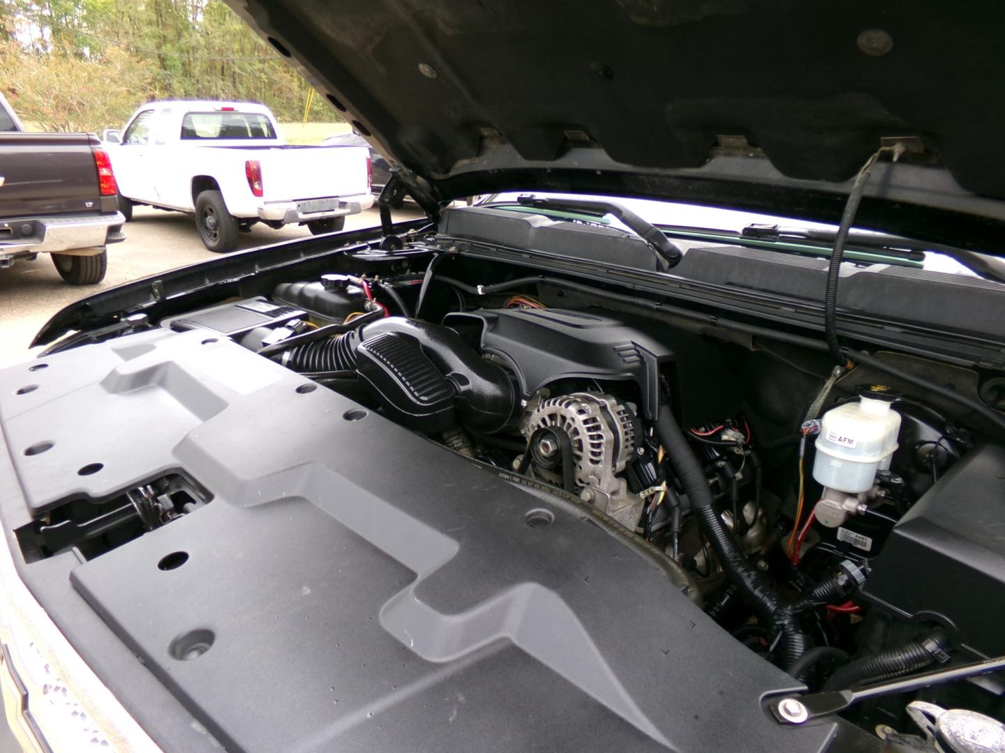 2010 Black /Tan Chevrolet Silverado 1500 LTZ Crew Cab 4WD (3GCRKTE31AG) with an 5.3L V8 OHV 16V FFV engine, 4-Speed Automatic transmission, located at 400 First NW, Bearden, AR, 71720, (870) 687-3414, 0.000000, 0.000000- Photo#5