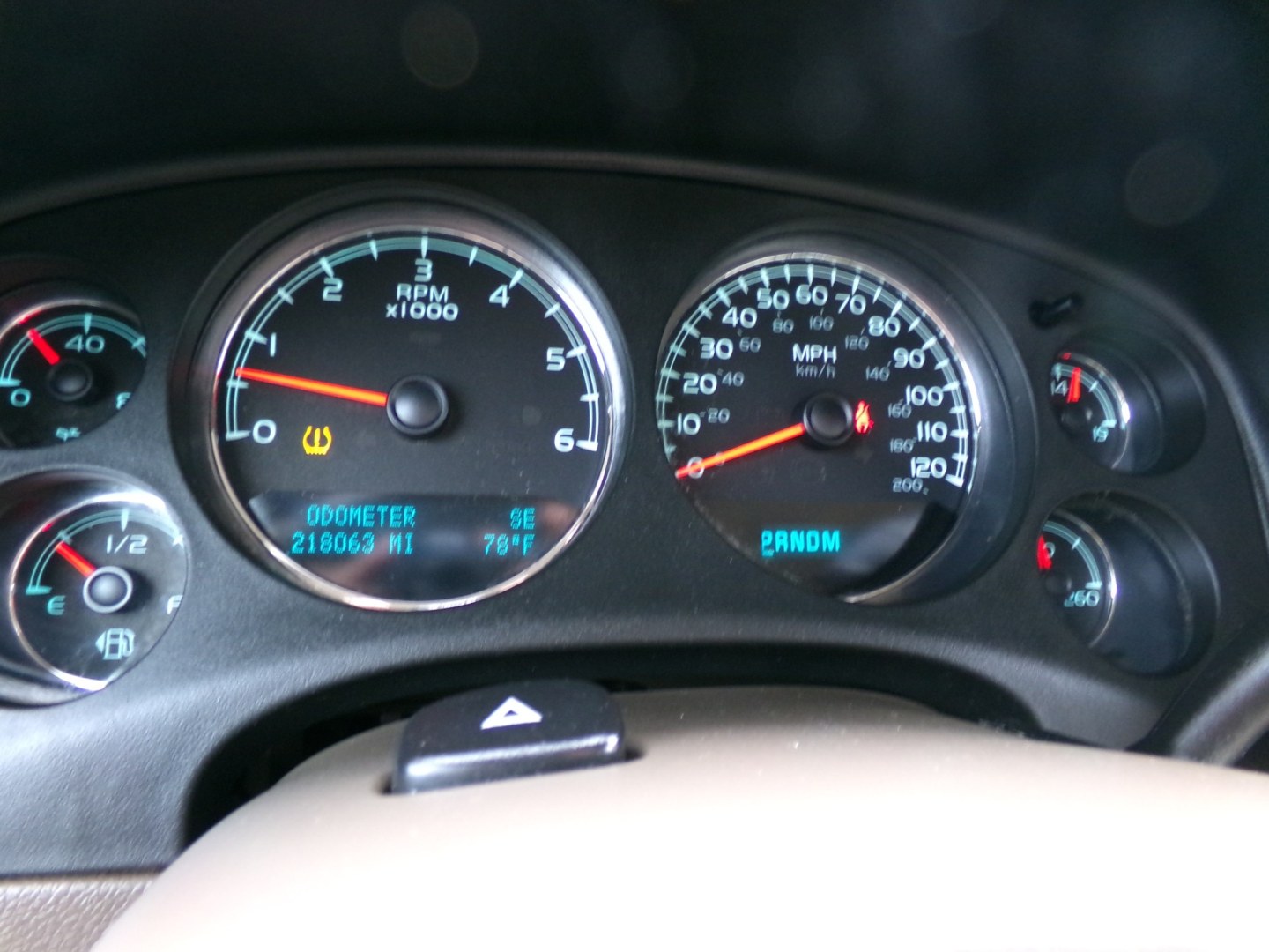 2010 Black /Tan Chevrolet Silverado 1500 LTZ Crew Cab 4WD (3GCRKTE31AG) with an 5.3L V8 OHV 16V FFV engine, 4-Speed Automatic transmission, located at 400 First NW, Bearden, AR, 71720, (870) 687-3414, 0.000000, 0.000000- Photo#8