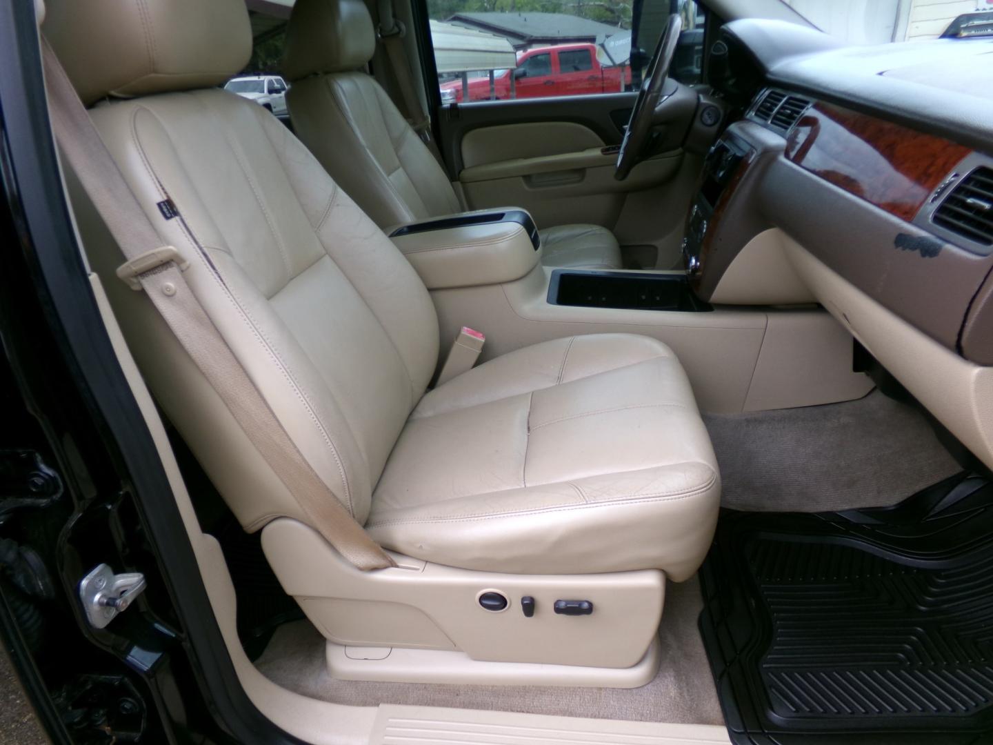 2010 Black /Tan Chevrolet Silverado 1500 LTZ Crew Cab 4WD (3GCRKTE31AG) with an 5.3L V8 OHV 16V FFV engine, 4-Speed Automatic transmission, located at 400 First NW, Bearden, AR, 71720, (870) 687-3414, 0.000000, 0.000000- Photo#13