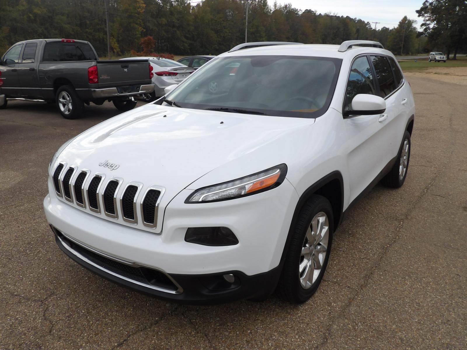 2016 Bright White /Tan Jeep Cherokee Limited FWD (1C4PJLDB5GW) with an 2.4L L4 DOHC 16V engine, 9A transmission, located at 401 First NE, Bearden, AR, 71720, (870) 687-3414, 33.726528, -92.611519 - Photo #0