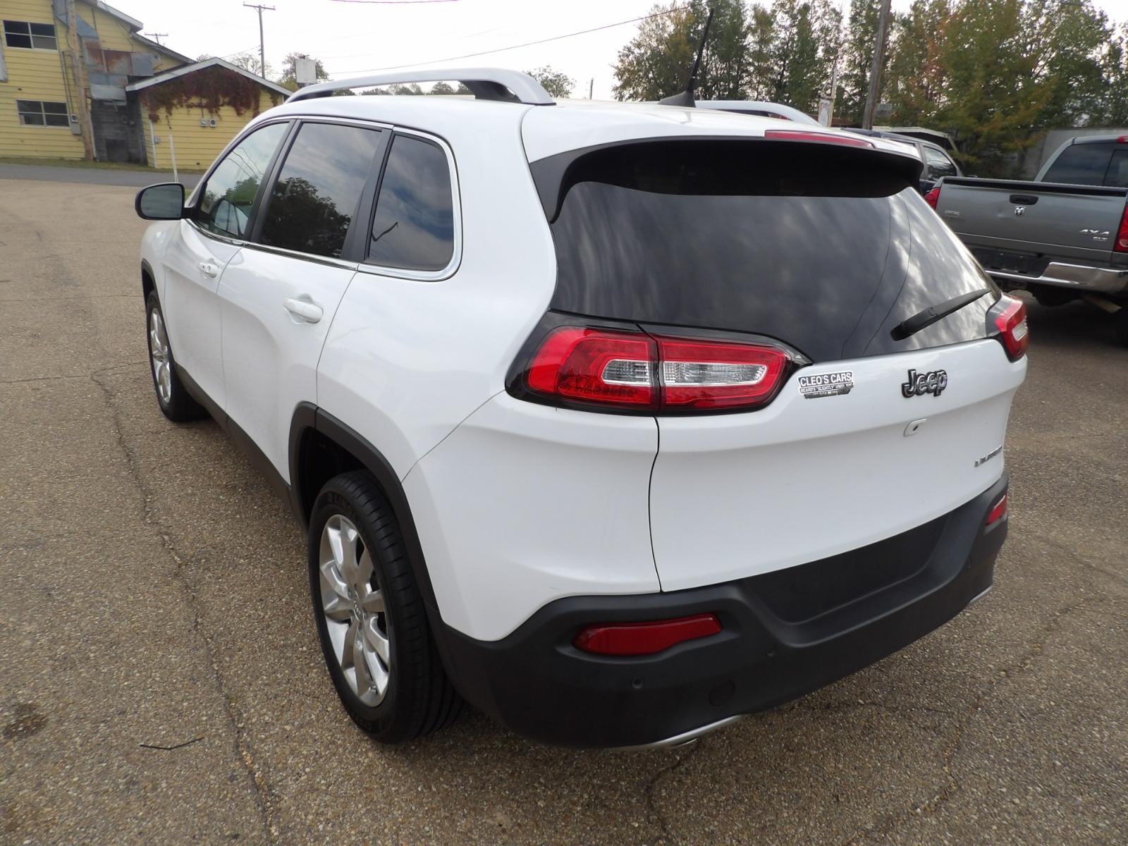 2016 Bright White /Tan Jeep Cherokee Limited FWD (1C4PJLDB5GW) with an 2.4L L4 DOHC 16V engine, 9A transmission, located at 401 First NE, Bearden, AR, 71720, (870) 687-3414, 33.726528, -92.611519 - Photo #2