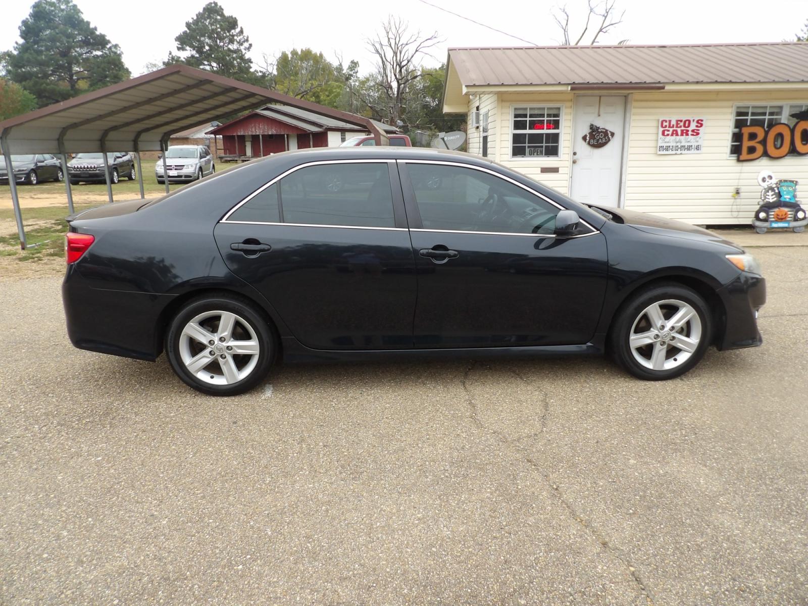 2014 Black /Black Toyota Camry SE (4T1BF1FK4EU) with an 2.5L L4 DOHC 16V engine, 6-Speed Automatic transmission, located at 401 First NE, Bearden, AR, 71720, (870) 687-3414, 33.726528, -92.611519 - Photo #19