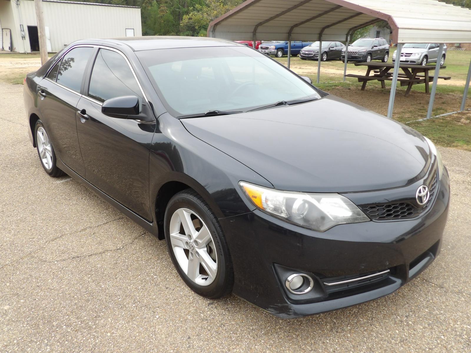 2014 Black /Black Toyota Camry SE (4T1BF1FK4EU) with an 2.5L L4 DOHC 16V engine, 6-Speed Automatic transmission, located at 401 First NE, Bearden, AR, 71720, (870) 687-3414, 33.726528, -92.611519 - Photo #21