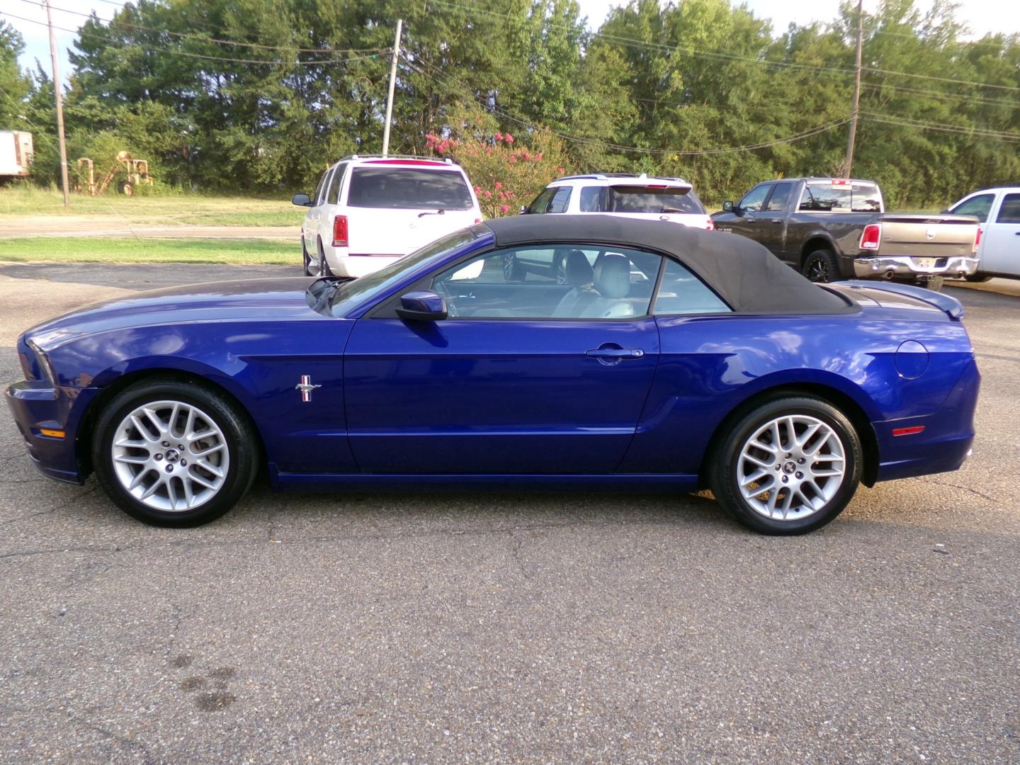 2014 Deep Impact Blue Metallic /Black Ford Mustang (1ZVBP8EM4E5) with an 3.7L V6 DOHC 24V engine, 6-speed automatic transmission, located at 400 First NW, Bearden, AR, 71720, (870) 687-3414, 0.000000, 0.000000- Photo#4