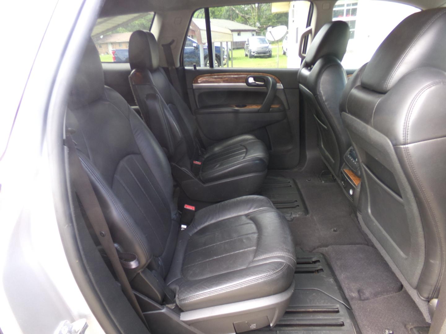 2012 Switchblade Silver /Brown Buick Enclave CXL (5GAKRCED1CJ) with an 3.6L engine, automatic transmission, located at 401 First NE, Bearden, AR, 71720, (870) 687-3414, 33.726528, -92.611519 - Photo#19
