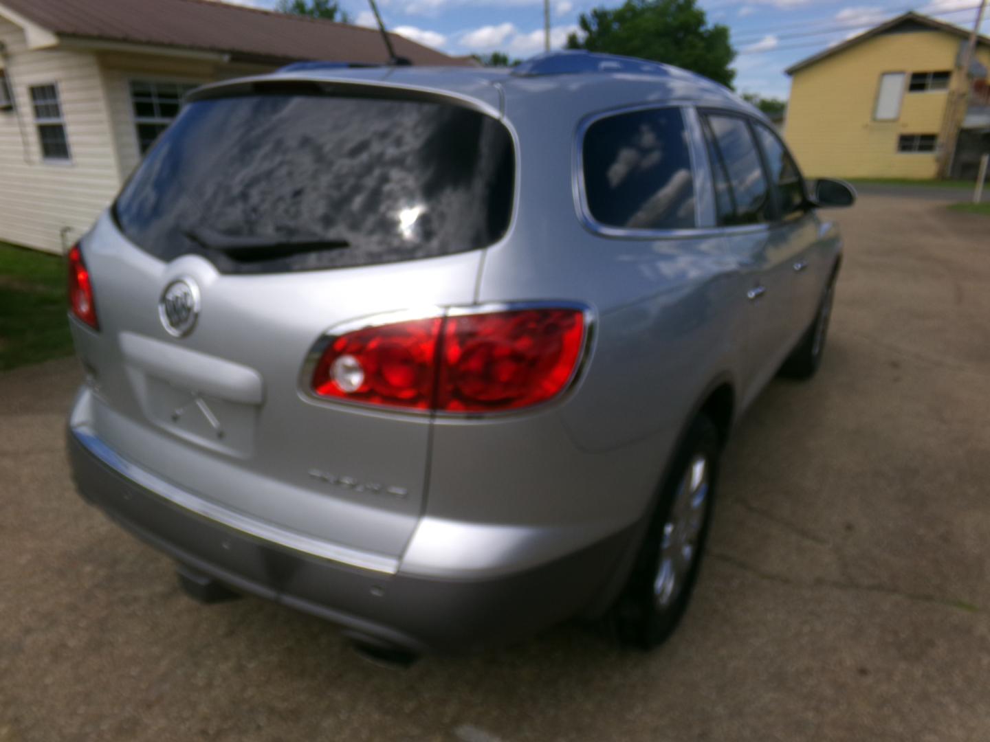 2012 Switchblade Silver /Brown Buick Enclave CXL (5GAKRCED1CJ) with an 3.6L engine, automatic transmission, located at 401 First NE, Bearden, AR, 71720, (870) 687-3414, 33.726528, -92.611519 - Photo#23