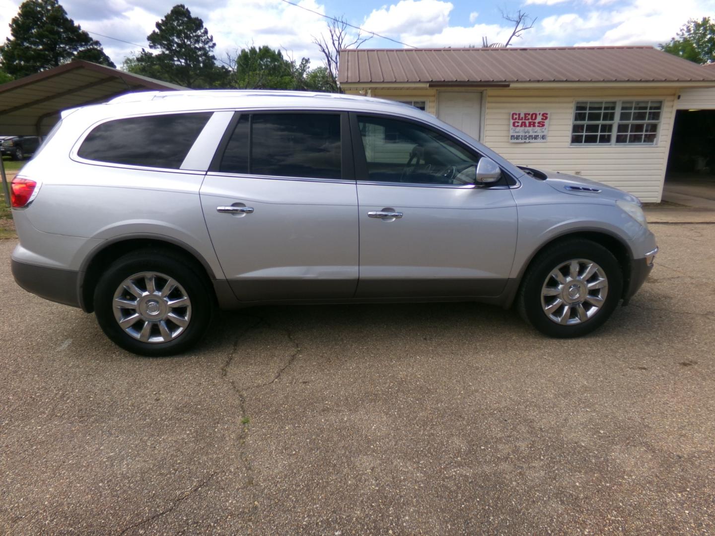 2012 Switchblade Silver /Brown Buick Enclave CXL (5GAKRCED1CJ) with an 3.6L engine, automatic transmission, located at 401 First NE, Bearden, AR, 71720, (870) 687-3414, 33.726528, -92.611519 - Photo#24