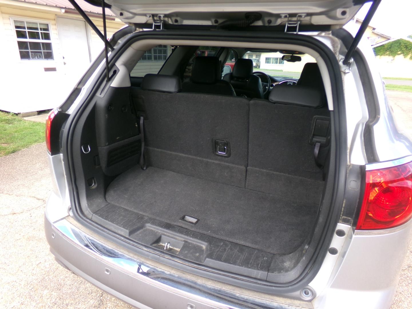 2012 Switchblade Silver /Brown Buick Enclave CXL (5GAKRCED1CJ) with an 3.6L engine, automatic transmission, located at 401 First NE, Bearden, AR, 71720, (870) 687-3414, 33.726528, -92.611519 - Photo#3