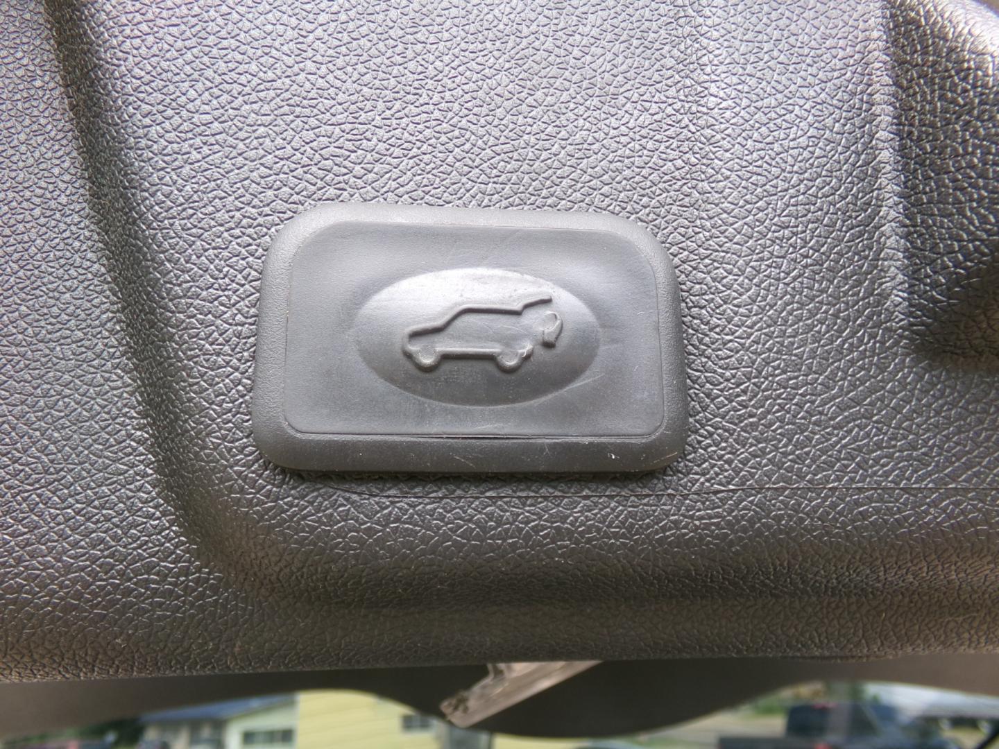 2012 Switchblade Silver /Brown Buick Enclave CXL (5GAKRCED1CJ) with an 3.6L engine, automatic transmission, located at 401 First NE, Bearden, AR, 71720, (870) 687-3414, 33.726528, -92.611519 - Photo#4