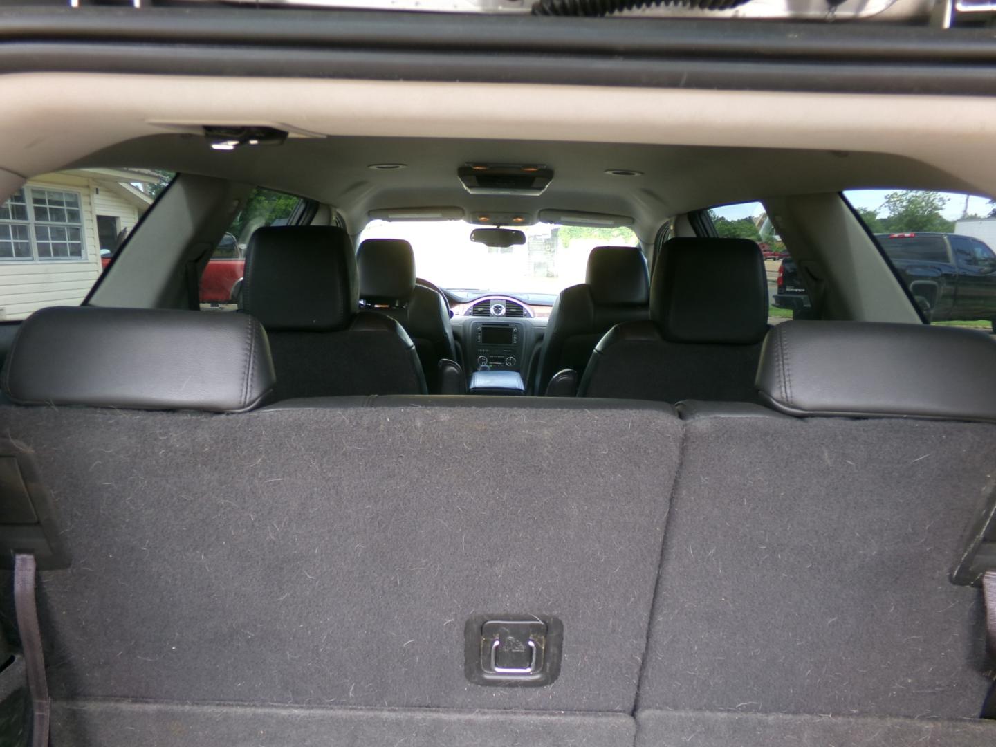 2012 Switchblade Silver /Brown Buick Enclave CXL (5GAKRCED1CJ) with an 3.6L engine, automatic transmission, located at 401 First NE, Bearden, AR, 71720, (870) 687-3414, 33.726528, -92.611519 - Photo#5