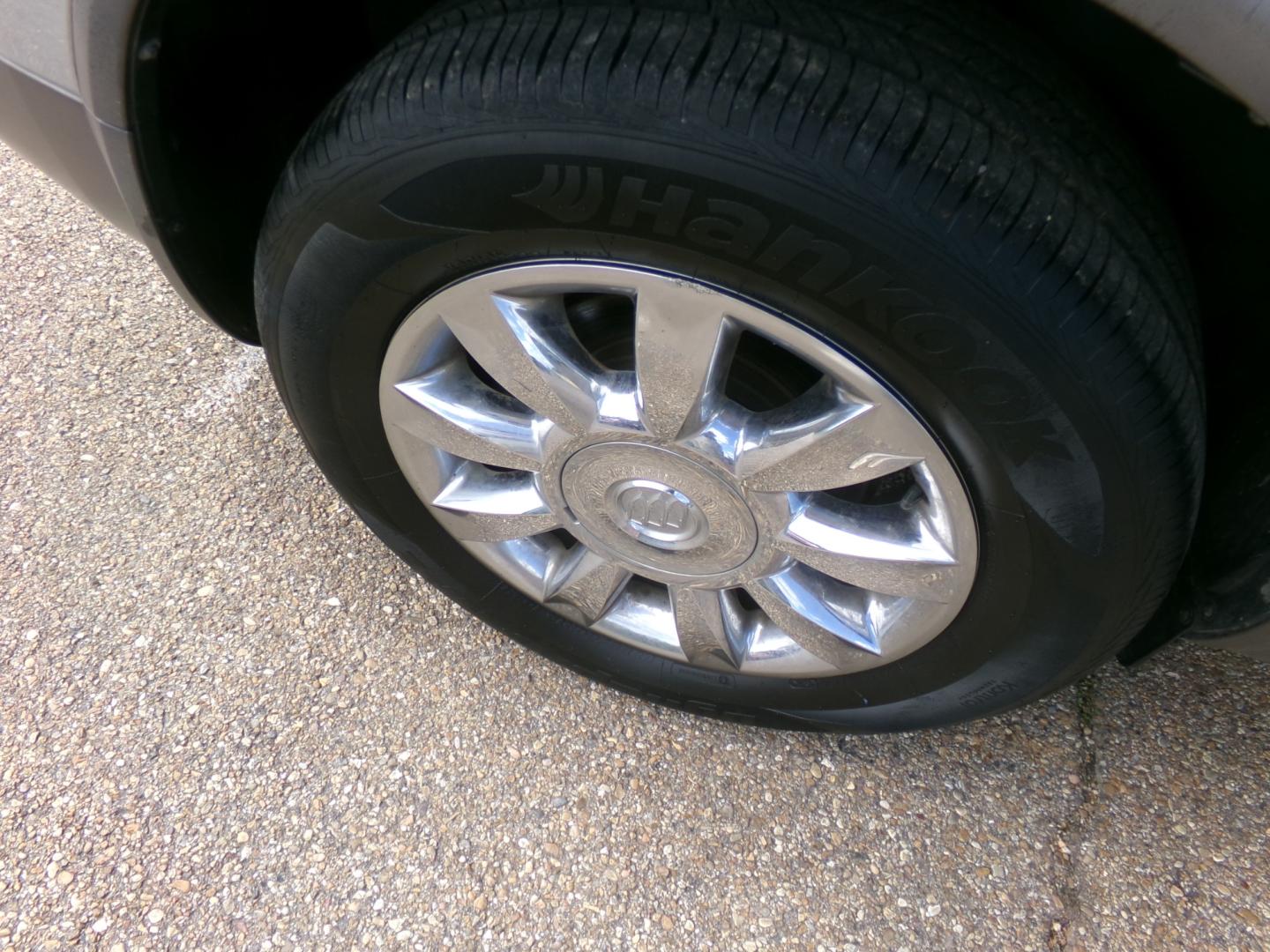 2012 Switchblade Silver /Brown Buick Enclave CXL (5GAKRCED1CJ) with an 3.6L engine, automatic transmission, located at 401 First NE, Bearden, AR, 71720, (870) 687-3414, 33.726528, -92.611519 - Photo#6