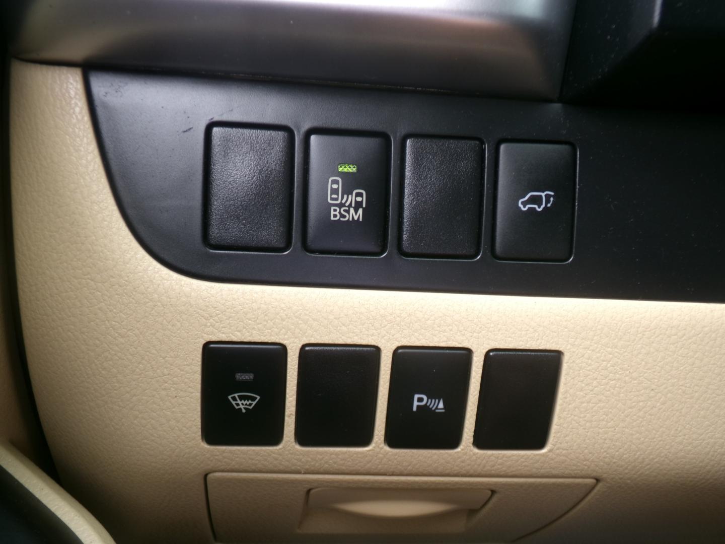 2016 Blizzard Pearl /Tan Toyota Highlander Limited (5TDYKRFH8GS) with an 3.5L V6 engine, automatic transmission, located at 401 First NE, Bearden, AR, 71720, (870) 687-3414, 33.726528, -92.611519 - Photo#21