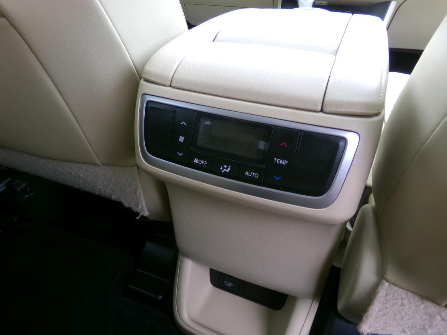 2016 Blizzard Pearl /Tan Toyota Highlander Limited (5TDYKRFH8GS) with an 3.5L V6 engine, automatic transmission, located at 401 First NE, Bearden, AR, 71720, (870) 687-3414, 33.726528, -92.611519 - Photo#26