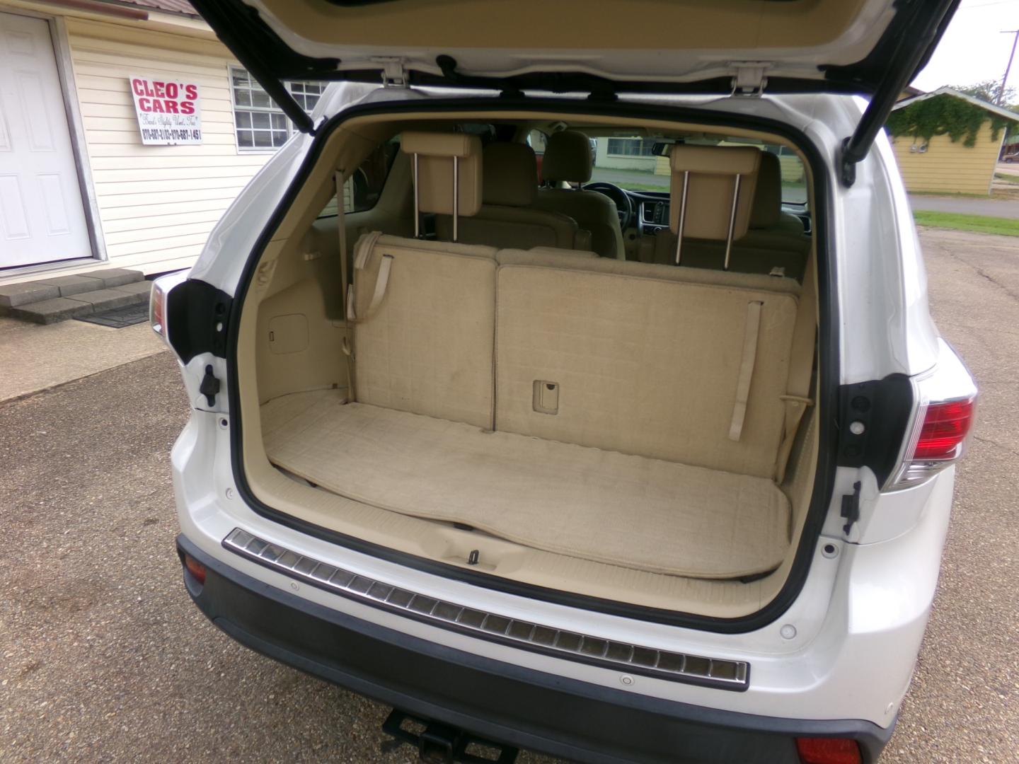 2016 Blizzard Pearl /Tan Toyota Highlander Limited (5TDYKRFH8GS) with an 3.5L V6 engine, automatic transmission, located at 401 First NE, Bearden, AR, 71720, (870) 687-3414, 33.726528, -92.611519 - Photo#3