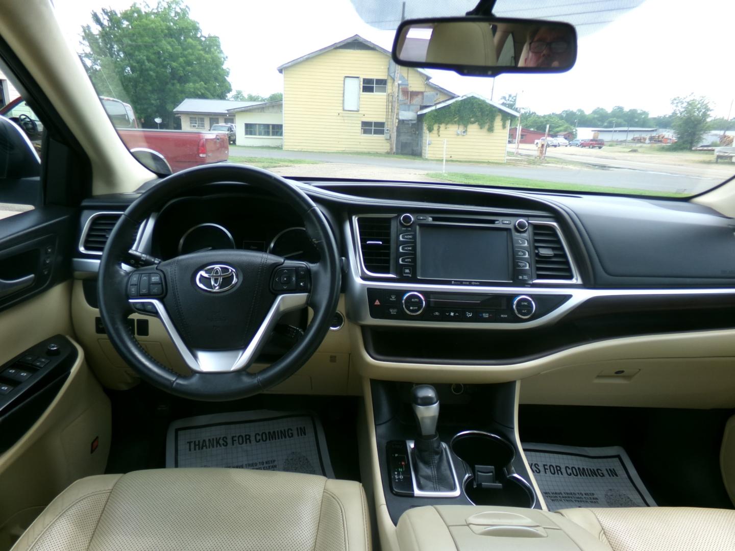 2016 Blizzard Pearl /Tan Toyota Highlander Limited (5TDYKRFH8GS) with an 3.5L V6 engine, automatic transmission, located at 401 First NE, Bearden, AR, 71720, (870) 687-3414, 33.726528, -92.611519 - Photo#30
