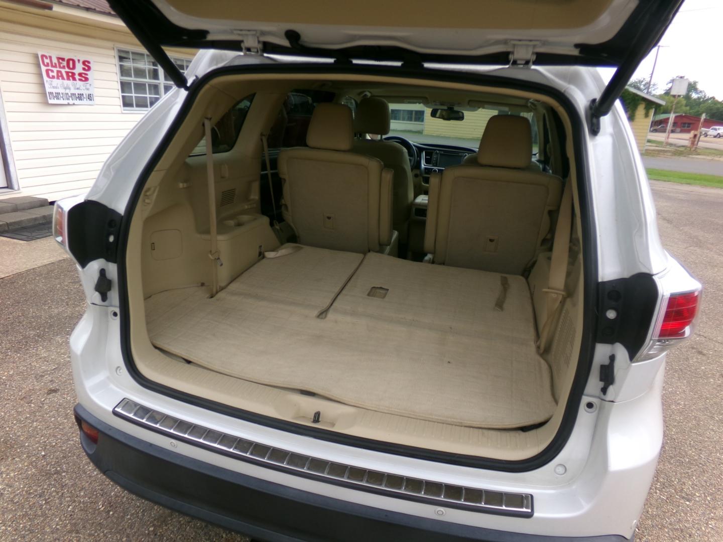 2016 Blizzard Pearl /Tan Toyota Highlander Limited (5TDYKRFH8GS) with an 3.5L V6 engine, automatic transmission, located at 401 First NE, Bearden, AR, 71720, (870) 687-3414, 33.726528, -92.611519 - Photo#5
