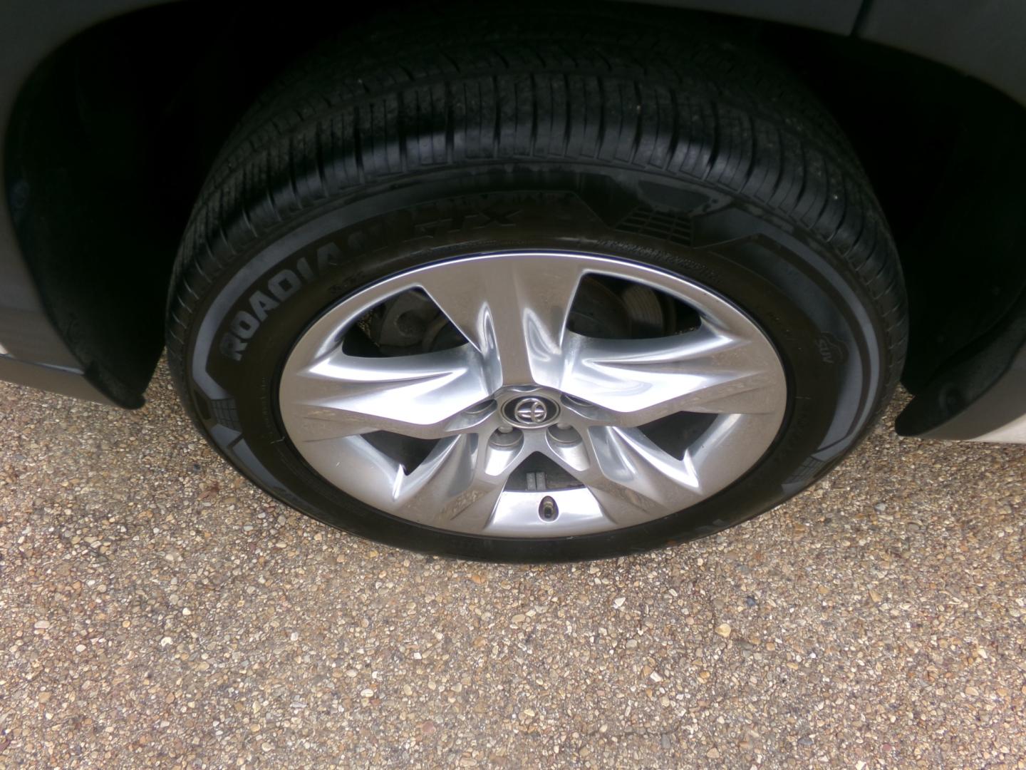 2016 Blizzard Pearl /Tan Toyota Highlander Limited (5TDYKRFH8GS) with an 3.5L V6 engine, automatic transmission, located at 401 First NE, Bearden, AR, 71720, (870) 687-3414, 33.726528, -92.611519 - Photo#7