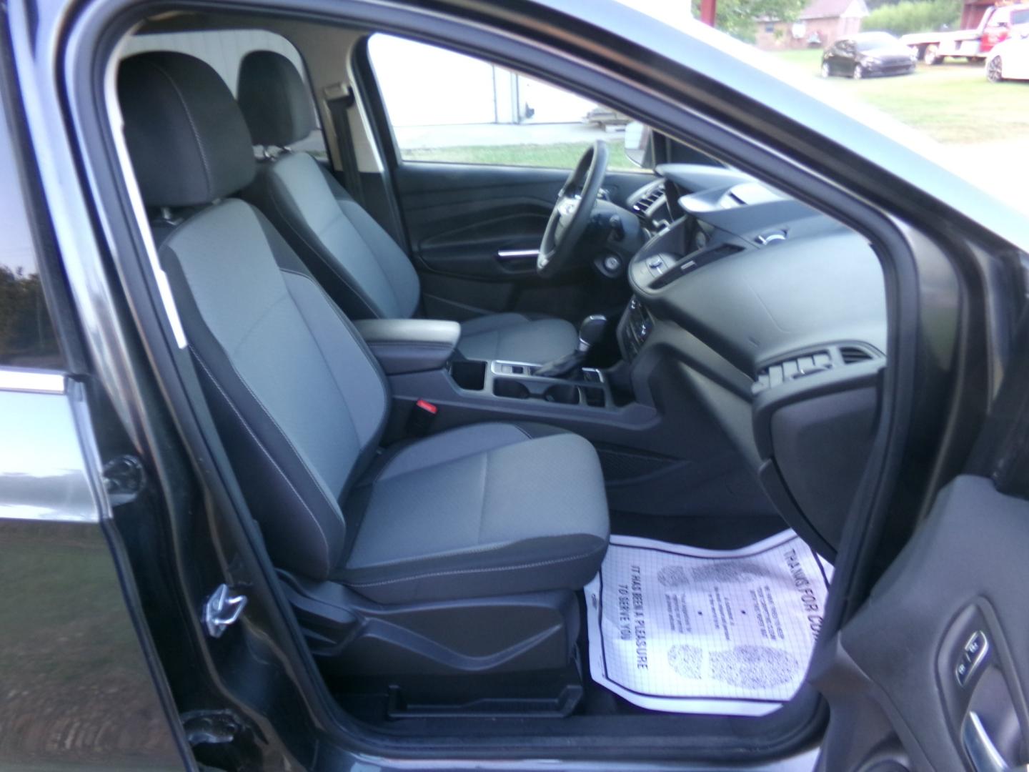 2017 Sterling Gray Metallic /Gray Ford Escape SE (1FMCU0GD6HU) with an 1.6L Ecoboost engine, automatic transmission, located at 401 First NE, Bearden, AR, 71720, (870) 687-3414, 33.726528, -92.611519 - Photo#16