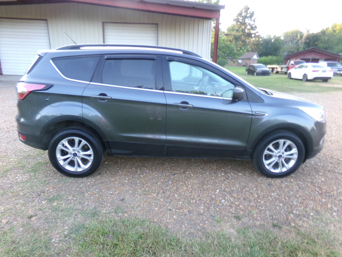 2017 Sterling Gray Metallic /Gray Ford Escape SE (1FMCU0GD6HU) with an 1.6L Ecoboost engine, automatic transmission, located at 401 First NE, Bearden, AR, 71720, (870) 687-3414, 33.726528, -92.611519 - Photo#19
