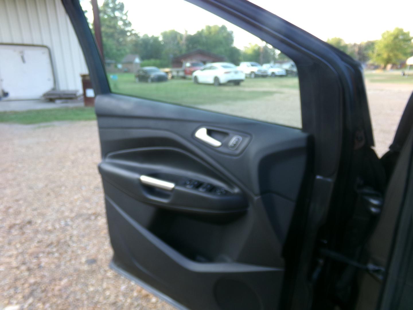 2017 Sterling Gray Metallic /Gray Ford Escape SE (1FMCU0GD6HU) with an 1.6L Ecoboost engine, automatic transmission, located at 401 First NE, Bearden, AR, 71720, (870) 687-3414, 33.726528, -92.611519 - Photo#6