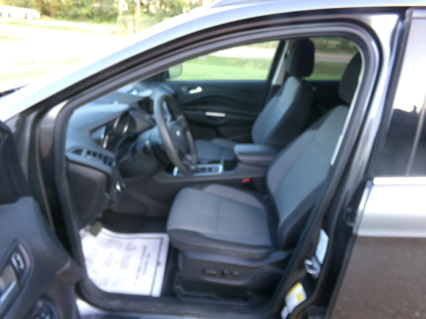 2017 Sterling Gray Metallic /Gray Ford Escape SE (1FMCU0GD6HU) with an 1.6L Ecoboost engine, automatic transmission, located at 401 First NE, Bearden, AR, 71720, (870) 687-3414, 33.726528, -92.611519 - Photo#7