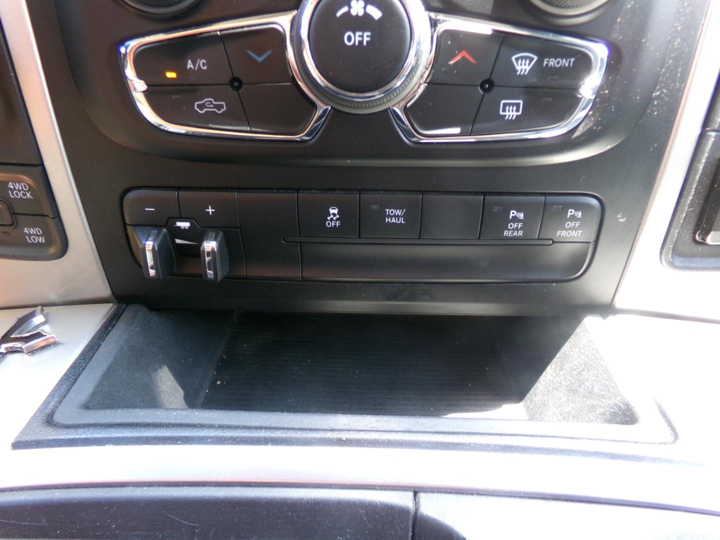 2016 Granite Crystal Metallic /Gray RAM 1500 SLT Big Horn Edition (3C6RR7LT2GG) with an 5.7L Hemi V8 engine, 8-speed automatic transmission, located at 401 First NE, Bearden, AR, 71720, (870) 687-3414, 33.726528, -92.611519 - Photo#15