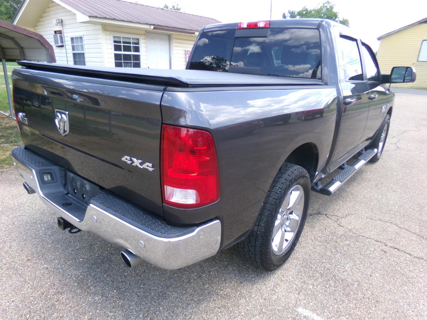 2016 Granite Crystal Metallic /Gray RAM 1500 SLT Big Horn Edition (3C6RR7LT2GG) with an 5.7L Hemi V8 engine, 8-speed automatic transmission, located at 401 First NE, Bearden, AR, 71720, (870) 687-3414, 33.726528, -92.611519 - Photo#26