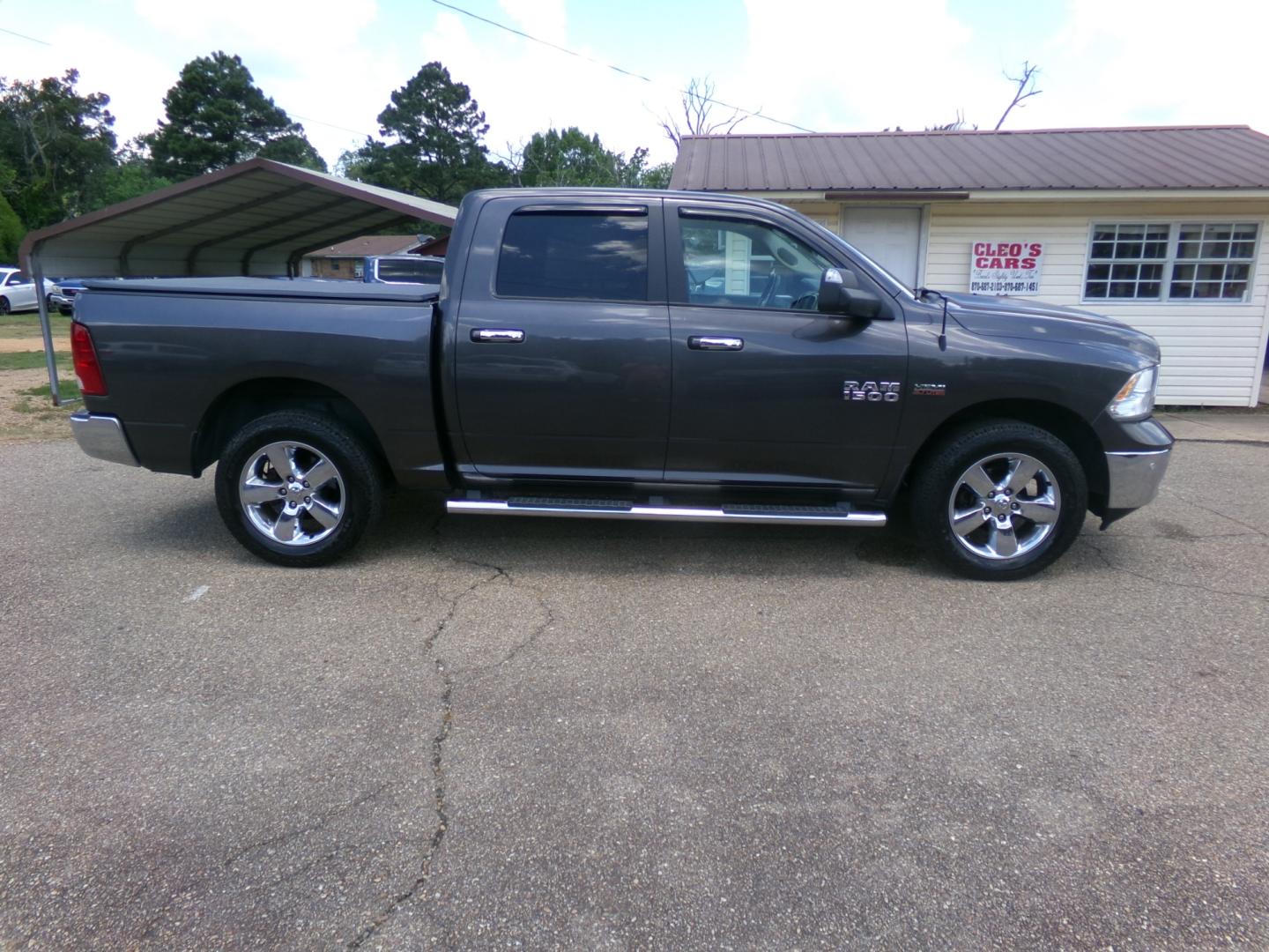 2016 Granite Crystal Metallic /Gray RAM 1500 SLT Big Horn Edition (3C6RR7LT2GG) with an 5.7L Hemi V8 engine, 8-speed automatic transmission, located at 401 First NE, Bearden, AR, 71720, (870) 687-3414, 33.726528, -92.611519 - Photo#27