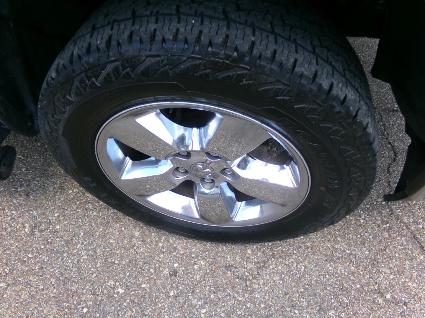 2016 Granite Crystal Metallic /Gray RAM 1500 SLT Big Horn Edition (3C6RR7LT2GG) with an 5.7L Hemi V8 engine, 8-speed automatic transmission, located at 401 First NE, Bearden, AR, 71720, (870) 687-3414, 33.726528, -92.611519 - Photo#7
