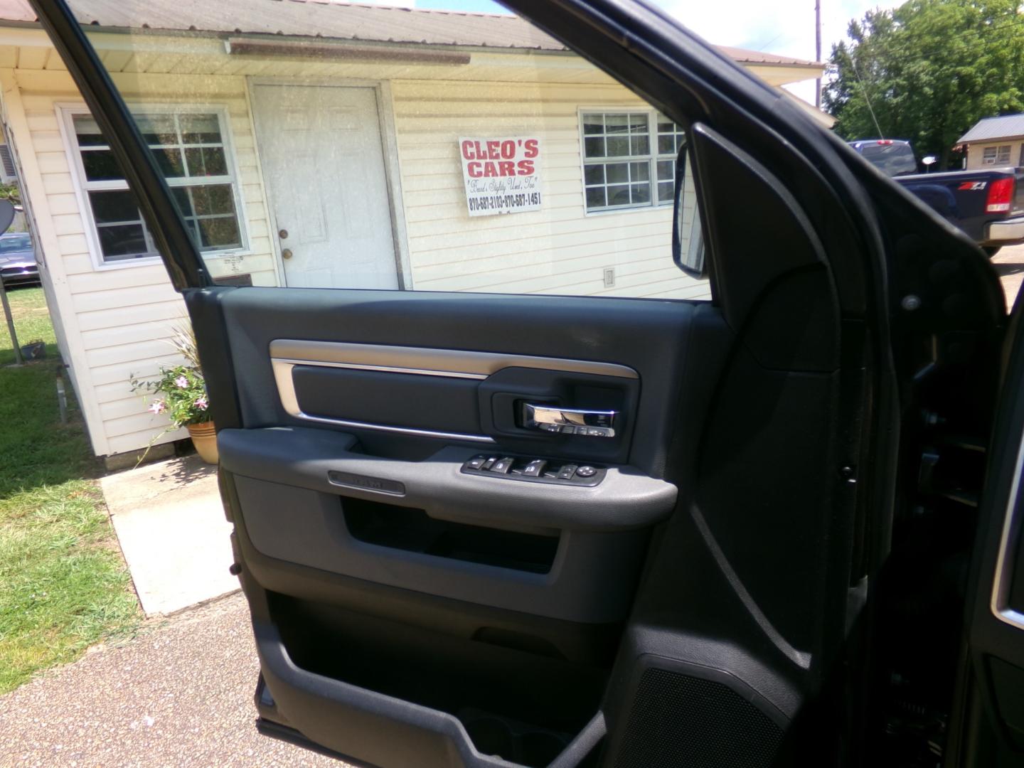 2016 Granite Crystal Metallic /Gray RAM 1500 SLT Big Horn Edition (3C6RR7LT2GG) with an 5.7L Hemi V8 engine, 8-speed automatic transmission, located at 401 First NE, Bearden, AR, 71720, (870) 687-3414, 33.726528, -92.611519 - Photo#9