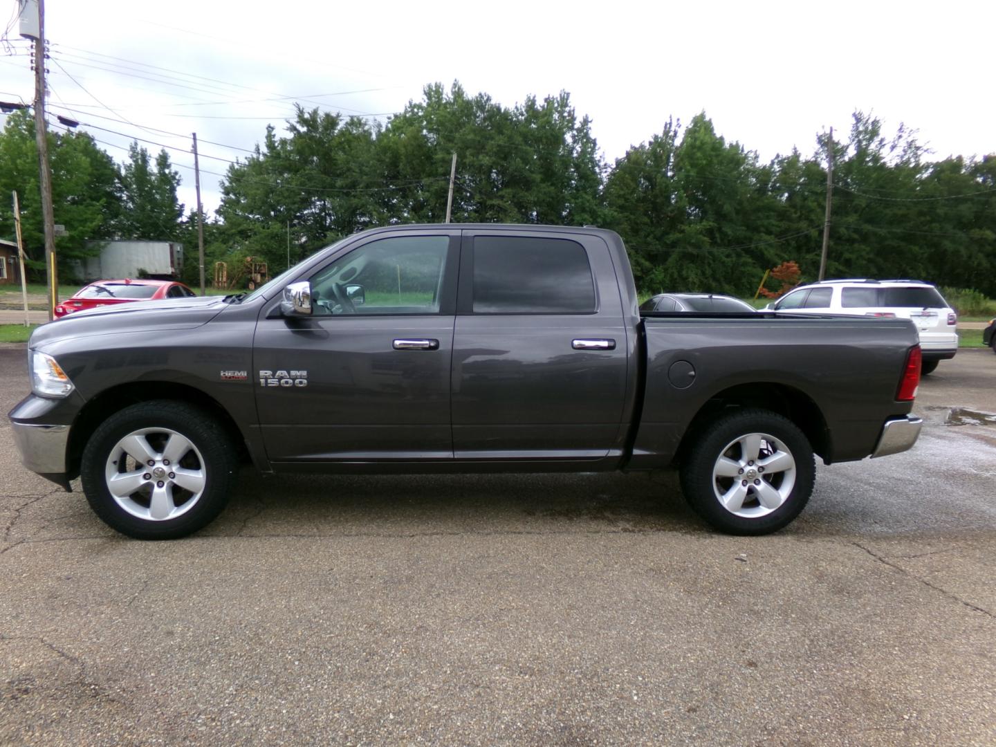 2018 Granite Crystal Metallic /Gray RAM 1500 SLT (1C6RR7LT2JS) with an 5.3L V8 engine, Automatic transmission, located at 401 First NE, Bearden, AR, 71720, (870) 687-3414, 33.726528, -92.611519 - Photo#1