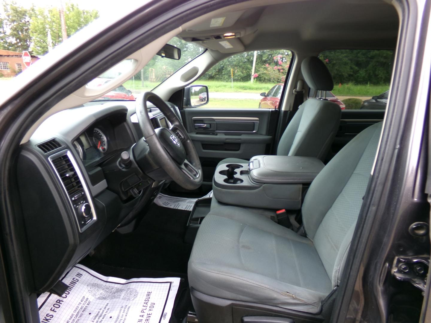 2018 Granite Crystal Metallic /Gray RAM 1500 SLT (1C6RR7LT2JS) with an 5.3L V8 engine, Automatic transmission, located at 401 First NE, Bearden, AR, 71720, (870) 687-3414, 33.726528, -92.611519 - Photo#10