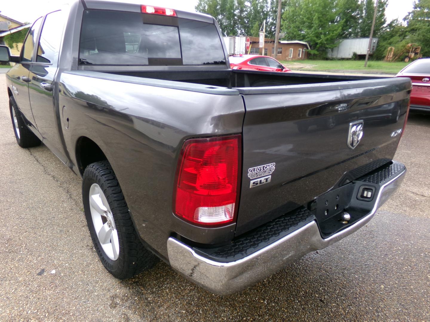 2018 Granite Crystal Metallic /Gray RAM 1500 SLT (1C6RR7LT2JS) with an 5.3L V8 engine, Automatic transmission, located at 401 First NE, Bearden, AR, 71720, (870) 687-3414, 33.726528, -92.611519 - Photo#2