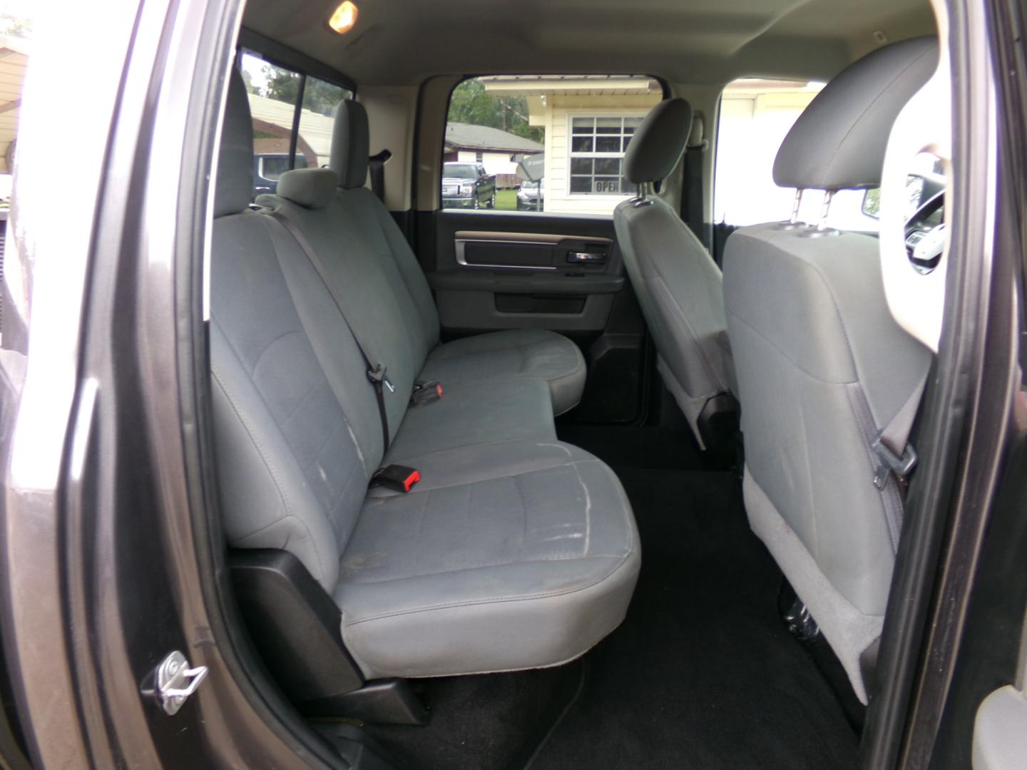 2018 Granite Crystal Metallic /Gray RAM 1500 SLT (1C6RR7LT2JS) with an 5.3L V8 engine, Automatic transmission, located at 401 First NE, Bearden, AR, 71720, (870) 687-3414, 33.726528, -92.611519 - Photo#21