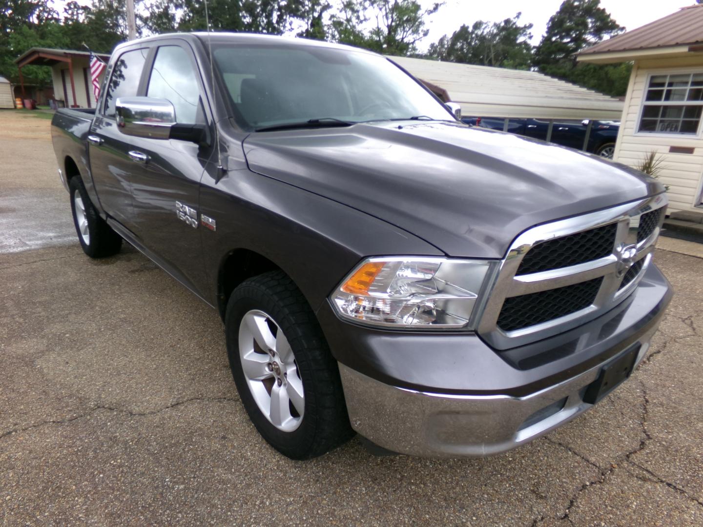 2018 Granite Crystal Metallic /Gray RAM 1500 SLT (1C6RR7LT2JS) with an 5.3L V8 engine, Automatic transmission, located at 401 First NE, Bearden, AR, 71720, (870) 687-3414, 33.726528, -92.611519 - Photo#27